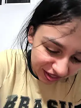 Daniela-rosee Adlı Modelin Canlı XXX Sohbeti