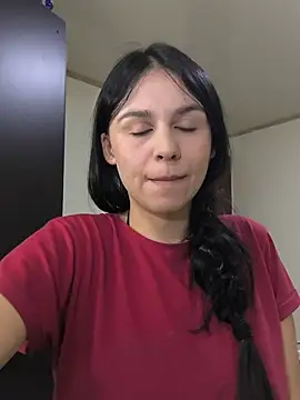 Daniela-rosee Adlı Modelin Canlı XXX Sohbeti