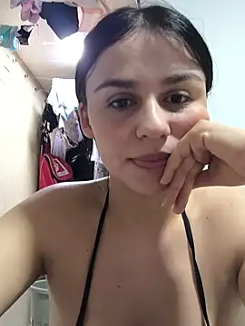 Daniela-rosee Adlı Modelin Canlı XXX Sohbeti