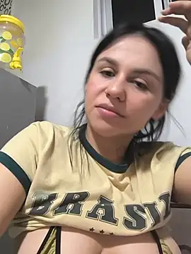 Chat +18 de Daniela-rosee ao vivo