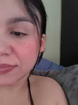 Chatroom XXX en direct de Daniela-rosee