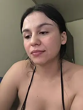 Daniela-rosee Adlı Modelin Canlı XXX Sohbeti