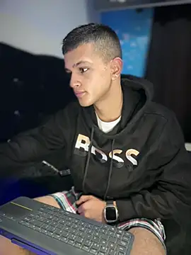 Boyxcock7 Adlı Modelin Web Kamerası Şovu