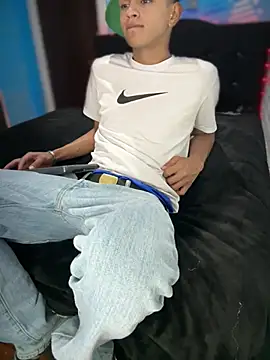 Boyxcock7 网络视讯表演