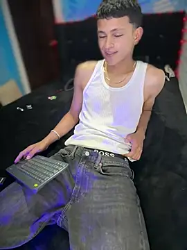 Boyxcock7 网络视讯表演