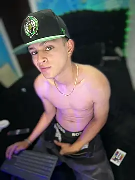 Boyxcock7 Adlı Modelin Web Kamerası Şovu