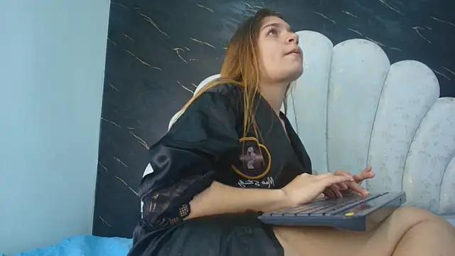 kissme_luna Adlı Modelin Web Kamerası Şovu