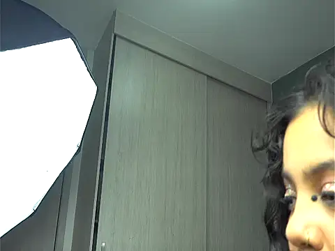 ObeyVal's Live Chat Room