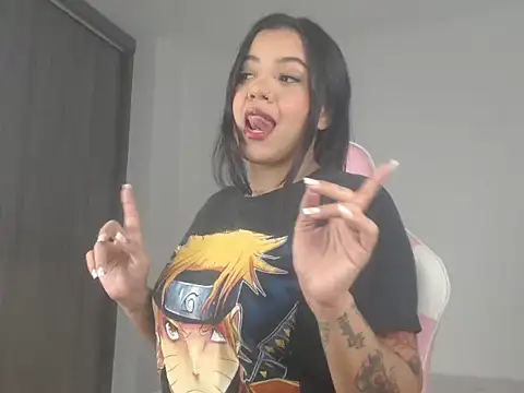 Show modela ObeyVal na web-kameri