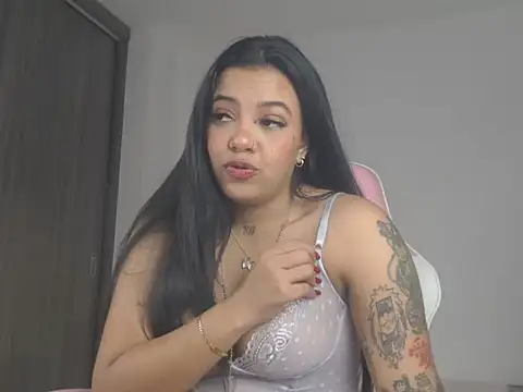 ObeyVal's Live XXX Chat