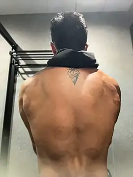 gooodboiii: διαδικτυακό σόου στην κάμερα