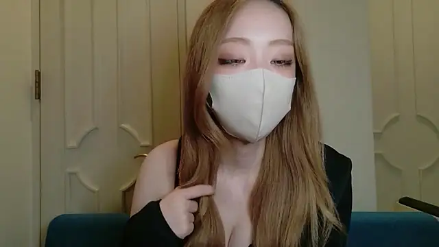 momo_gal élő XXX-chatje