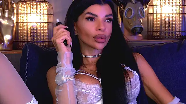 XXX chat uživo modela EleniaDevons