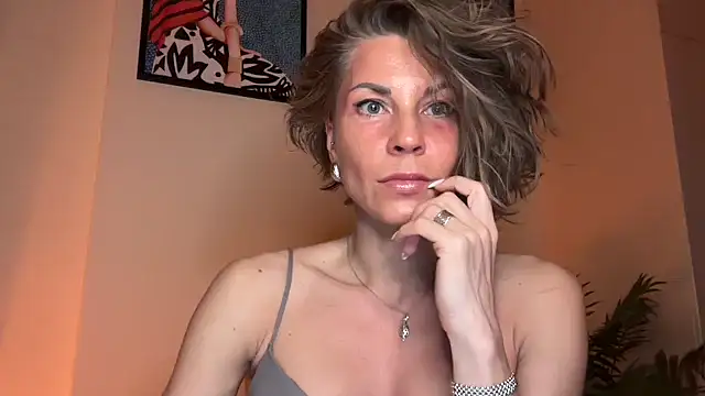Norielii Adlı Modelin Canlı XXX Sohbeti