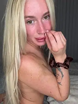 SexySaraxxoo: διαδικτυακό σόου στην κάμερα