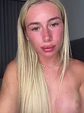 Webkamerová show SexySaraxxoo