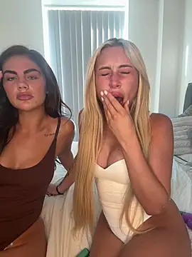 SexySaraxxoo webcam show