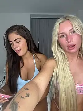 SexySaraxxoo webcam show