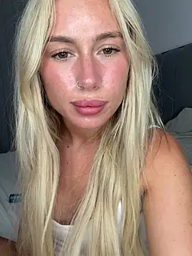 SexySaraxxoo webcam show