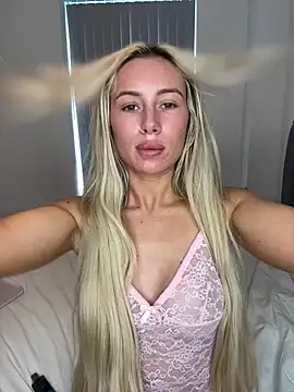 SexySaraxxoo's Live Sex Cam Show