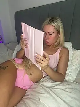 SexySaraxxoo Webcam Show