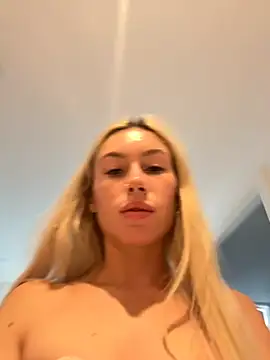 SexySaraxxoo's Live Sex Cam Show
