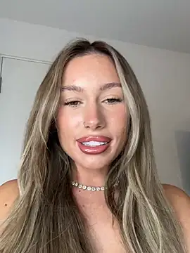 SexySaraxxoo's Webcam Show