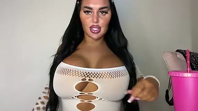 BIGBOOTYELLIEXXX's Live XXX Chat