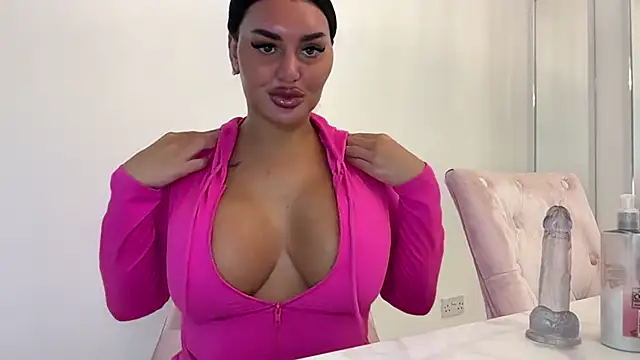 BIGBOOTYELLIEXXX webcam show