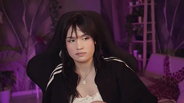 MonicaFarmer's Live XXX Chat