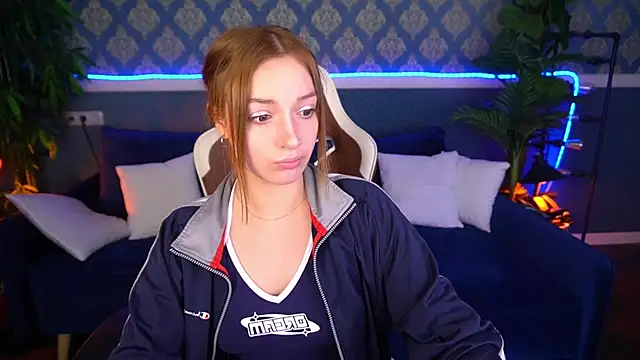 LizzaMoonn XXX чат на живо