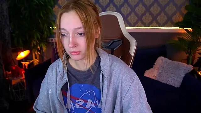 Онлайн чат XXX LizzaMoonn