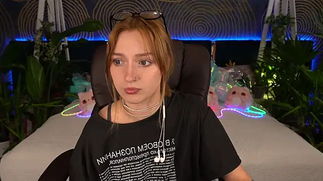 LizzaMoonn webcam show