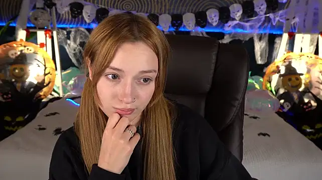 XXX chat uživo modela LizzaMoonn