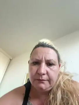 Bakala93Du34000 Chat XXX in diretta