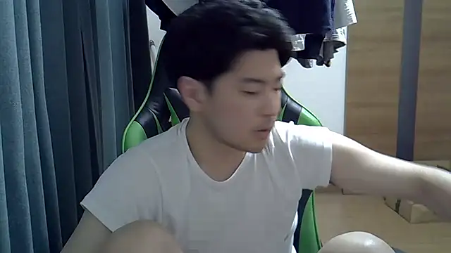 aokunvvv Show in webcam