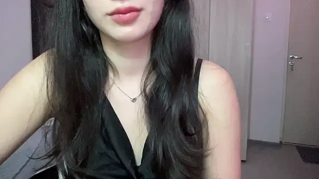 Toviraa XXX чат на живо