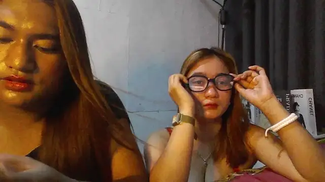 Elysia_Fox webkamerás műsora