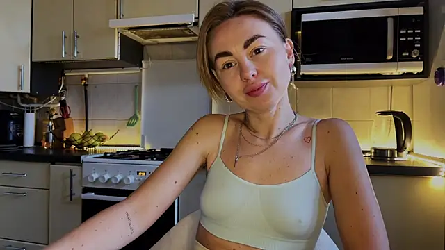 Marta_Kelly Pertunjukan Webcam