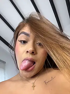 MayaMoanXXX's Webcam Show