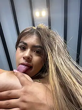 MayaMoanXXX's Webcam Show