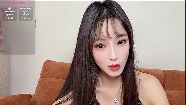 qiqi-2025's Webcam Show