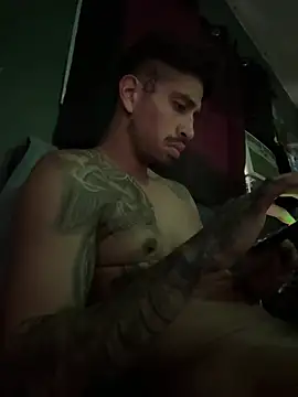 SstraightattedlilDCumz Show in webcam