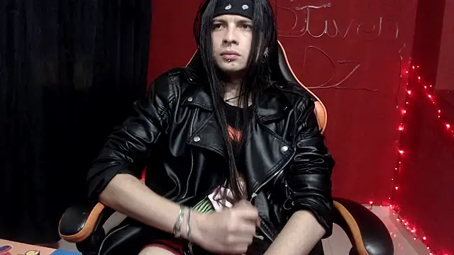 stvn_hot: διαδικτυακό σόου στην κάμερα