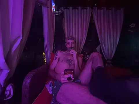 HarmoniousPhantasm3 Show in webcam