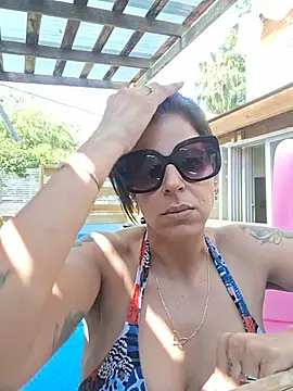 Alexis21821 Show in webcam