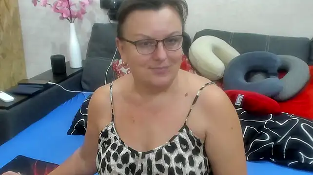 KittyCharm Show in webcam