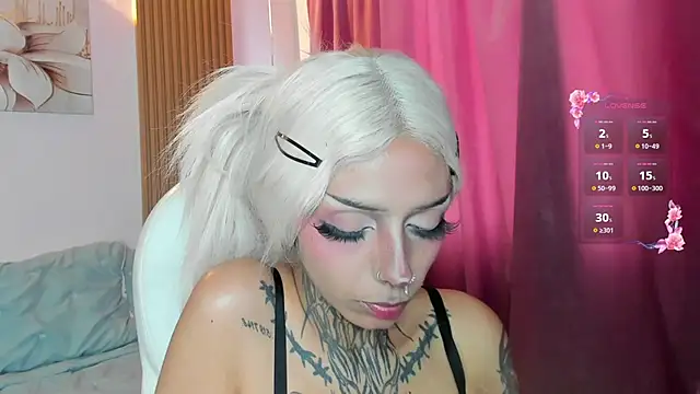 KoraRousee élő XXX-chatje