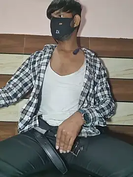 Yass_Daddy: διαδικτυακό σόου στην κάμερα