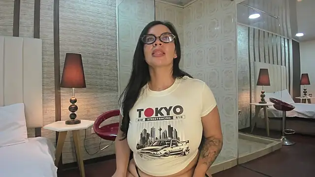 Chat +18 de Hannah_Cross ao vivo